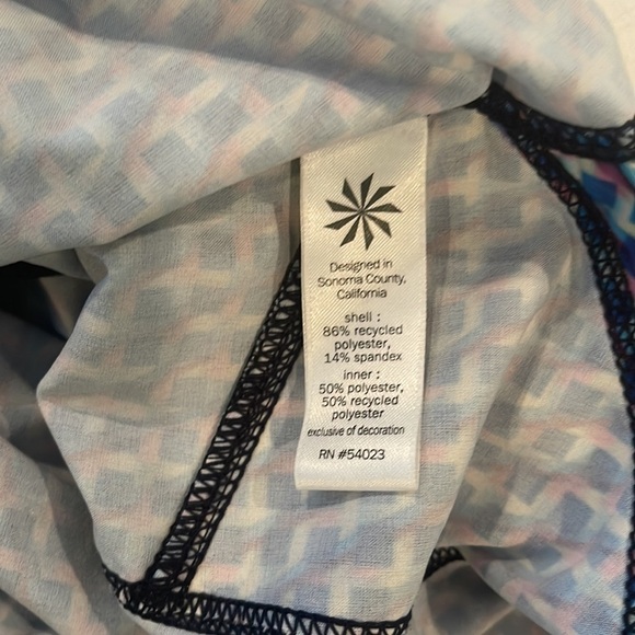 Athleta blue⭐️ pink and white shorts - Picture 7 of 7